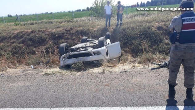 Şanlıurfa'da otomobil devrildi: 2 yaralı