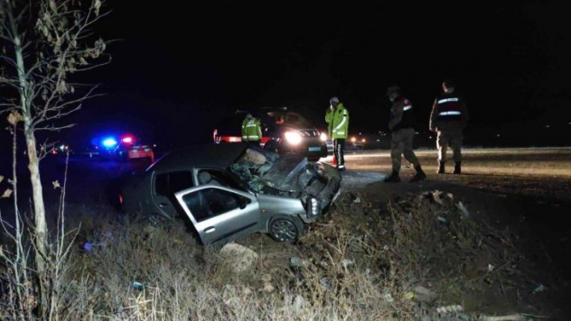 Şanlıurfa'da otomobil ile kamyonet çarpıştı: 12 yaralı