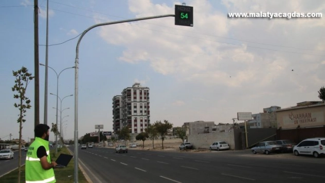Şanlıurfa'da radarlı hız tespit göstergesi kuruldu
