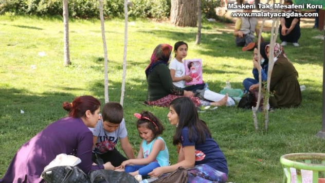 Şanlıurfa'da sıcak hava bunalttı