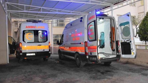 Tarım işçilerini taşıyan minibüs şarampole devrildi: 23 yaralı