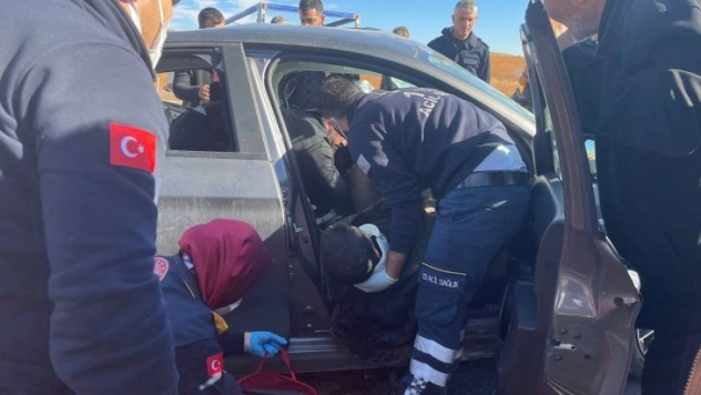 Şanlıurfa'da tır, kamyonet ve otomobil çarpıştı: 1'i asker 3 yaralı