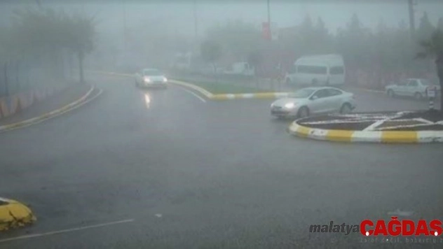 Şanlıurfa'da yoğun sis sürücüleri zorluyor