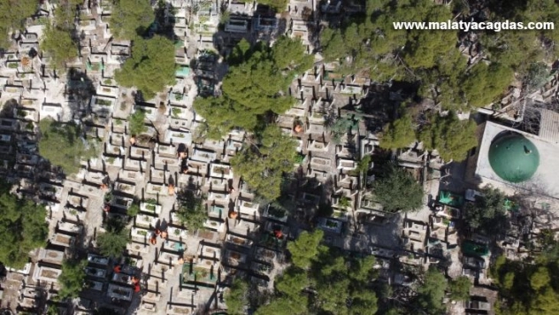 Şanlıurfa mezarlıkları kurban bayramına hazır