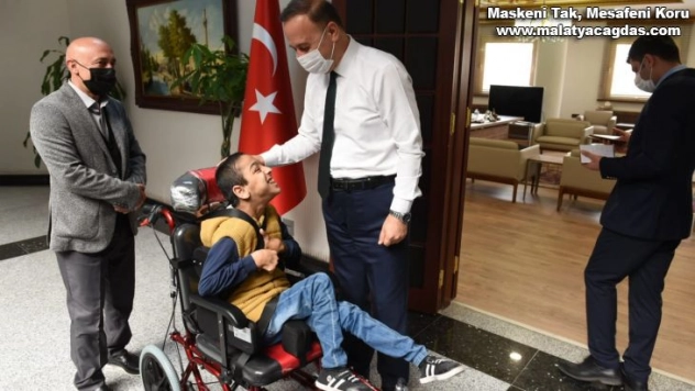 Şanlıurfa valisi iki engellinin hayatını kolaylaştırdı