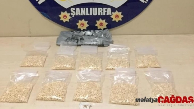 Şanlıurfa ve Gaziantep'te 25 bin 185 captagon uyuşturucu hap ele geçirildi