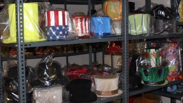 Şapkayı, kırmızı perdeyle buluşturan DT Şapka Atölyesi