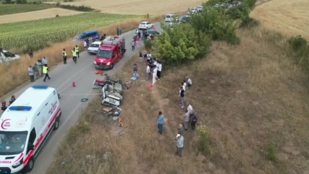 Şarampole devrilen otomobilin sürücüsü öldü