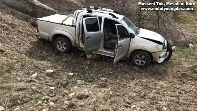 Şarampole yuvarlanan kamyonetin sürücüsü yaralandı