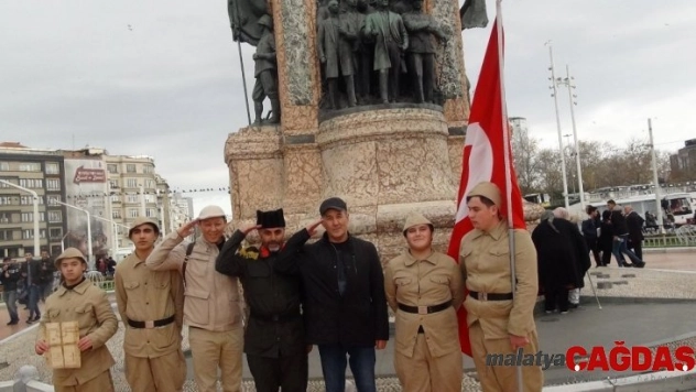 Sarıkamış şehitleri anısına Taksim'de 2 saat nöbet tuttular