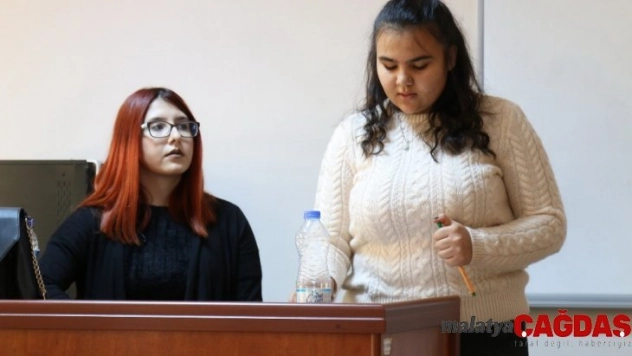 SAÜ'de 'Kleine Fabel' kitabını yorumladılar