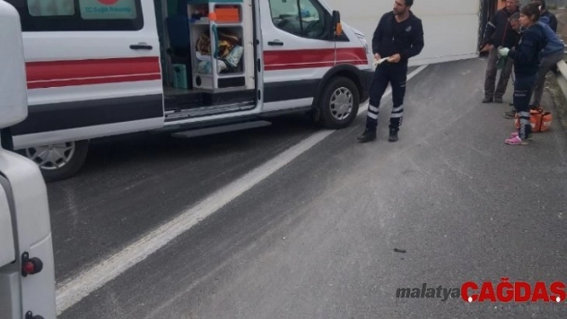 Sebze yüklü tır devrildi 1 yaralı