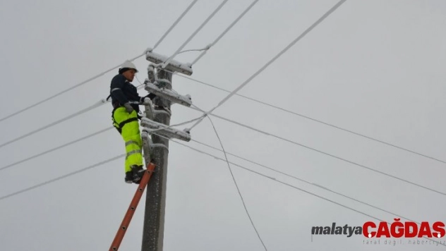 SEDAŞ ekiplerinden 1 buçuk metre karda drone ile arıza tespiti