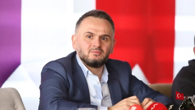 Tahiroğlu: 13 yıldır hiç bir futbolcuya, hocaya, devlet kurumuna borcumuz yok