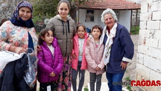 Şefkatli ellerden ihtiyaç sahibi çocuklara 300 çift bot ve 300 adet mont