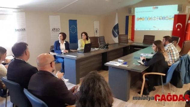 Şehir Eleştirme projesinin son toplantısı Kuşadası'nda yapıldı