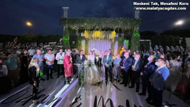 Şehit çocuğu ve kanaat önderi görkemli bir düğünle dünya evine girdi