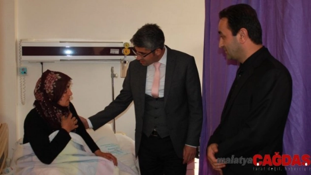 Şehit eşine hastanede ziyaret