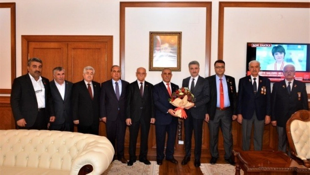 Şehit Gazi Vakıf ve Dernekleri Vali Baruş'u Ziyaret Etti