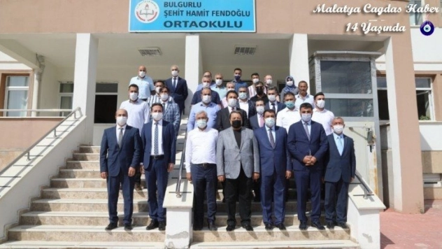 Şehit Hamit Fendoğlu Ortaokulu'na kütüphane açıldı