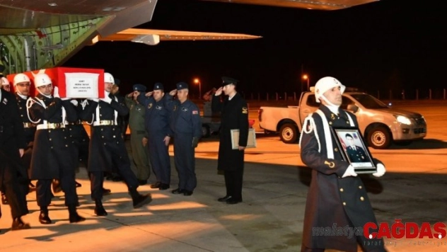 Şehit uzman çavuş dualarla karşılandı