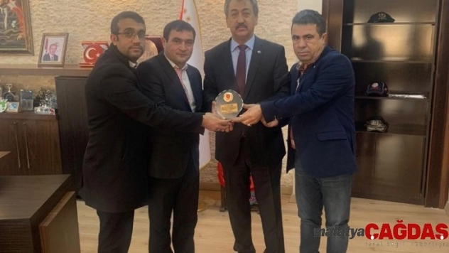 Şehit yakınlarından Emniyet Müdürü Kıraç'a plaket