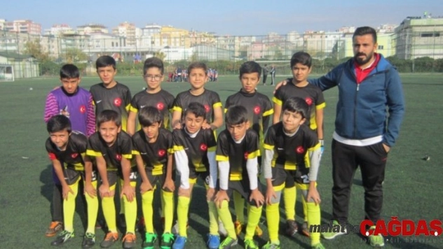 Şehitkamil'in yeşil sahalarında geleceğin futbolcuları yetişiyor