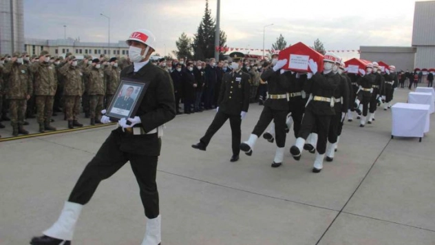 Şehitler törenle memleketlerine uğurlandı