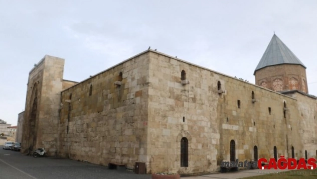 Selçuklu sultanı, vefatının 800. yılında kabri başında anıldı