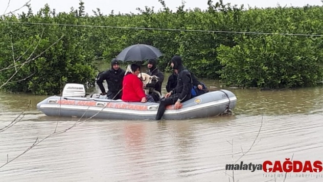 Selde mahsur kalan karı koca kurtarıldı