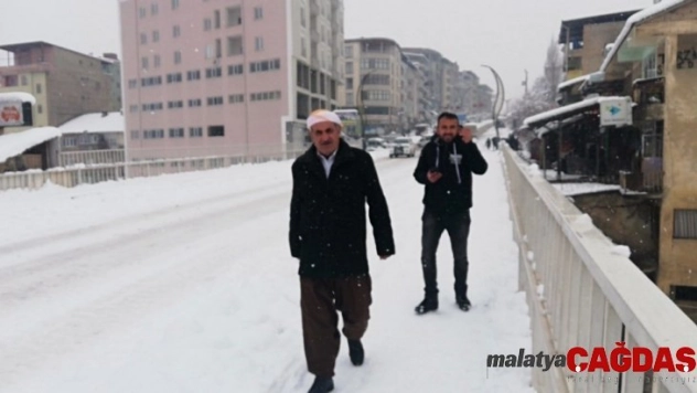 Şemdinli'de kar yağışı