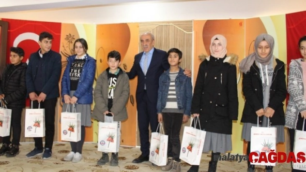 Şemdinli'de öğrencilere kitap desteği