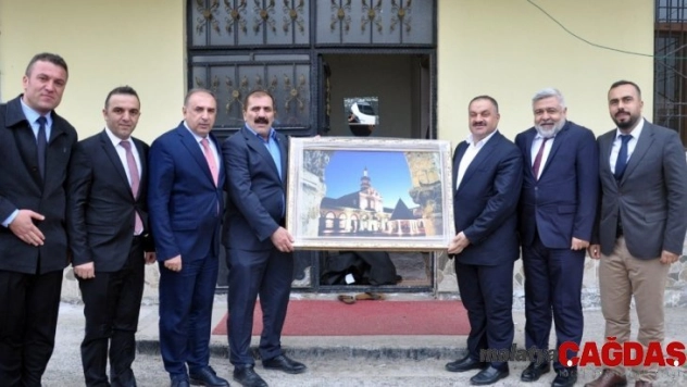 Şenoba Belediye Başkanı Babat, vatandaşların elektrik borcunu cebinden ödedi