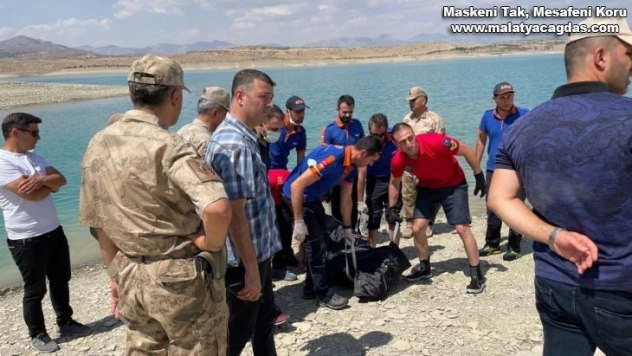 Serinlemek için girdiği baraj gölünden cansız bedeni çıktı