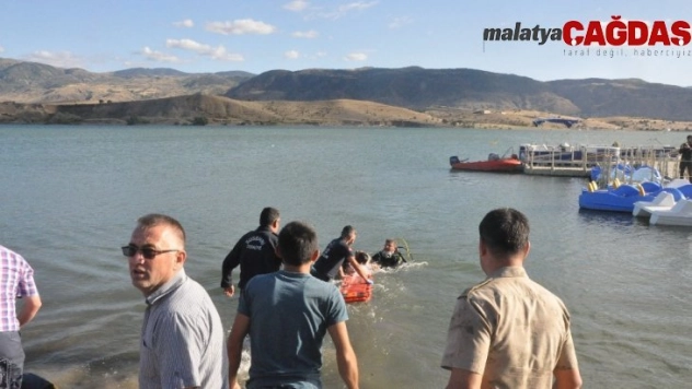 Serinlemek için girdiği barajda can verdi