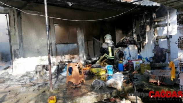 Seydikemer'de prefabrik evde çıkan yangın korkuttu