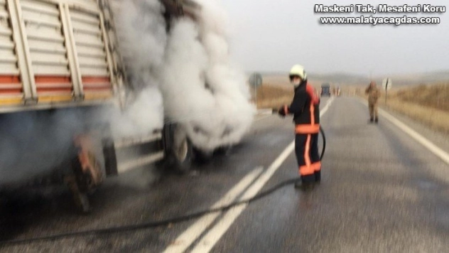 Seyir halindeki kamyonda yangın