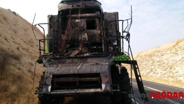 Seyir halindeki tarım aracı alev aldı