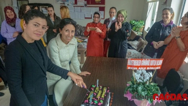 Seyitgazi Çok Programlı Anadolu Lisesi'nde Öğretmen günü kutlandı