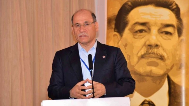 Sezer: 'Her kademedeki eğitim çalışanlarının hakkını aramak görevimiz'