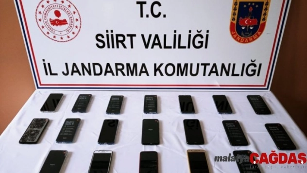Siirt'te 16 adet kaçak cep telefonu ele geçirildi