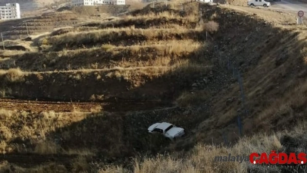 Siirt'te araç uçuruma yuvarlandı: 1 yaralı