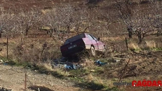Siirt'te freni tutmayan araç fıstık bahçesindeki tellere çarparak durabildi