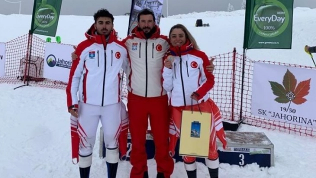 Sıla Kara Bosna fıs yarışını 2 bronzla tamamladı