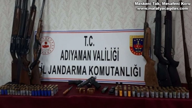 Silah ticareti yapan şahsın evine operasyon