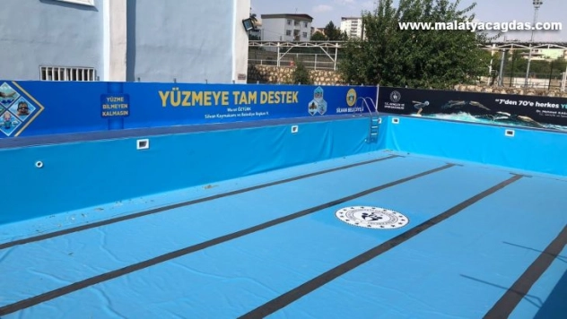 Silvan'da, vatandaşları tehlikeli baraj sularından uzak tutmak için portatif yüzme havuzu yapıldı