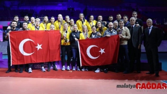 Simge, Kim, Zehra ve Haak, Dünya Kulüpler Şampiyonası Rüya Takımı'nda