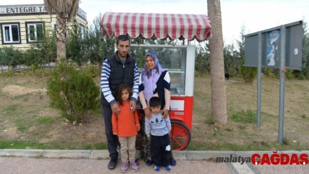 Simit arabası çalınan engelliye Büyükşehir Belediyesi el uzattı