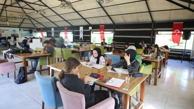 Sınava bir ay kala arı gibi çalışıyorlar