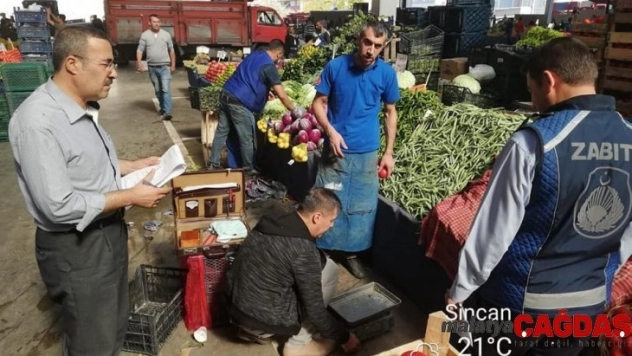 Sincan Belediyesi zabıta ekiplerinden pazar denetimi